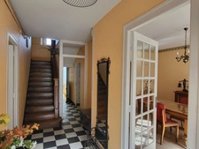 Exclusivité ! Maison de ville en pierre à RENOVER, environ 143 m2, très bien placée à Lannion, jardin clos et box de garage