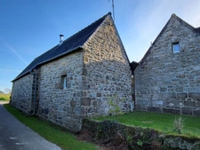 A PLOUBEZRE (22300), beaucoup de charme, ensemble immobilier très COSY en pierre
