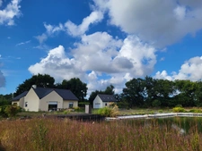 Maison de plain-pied à QUEMPERVEN (22450), piscine naturelle et verger ! 