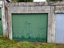 Exclusivité ! Maison de ville en pierre à RENOVER, environ 143 m2, très bien placée à Lannion, jardin clos et box de garage