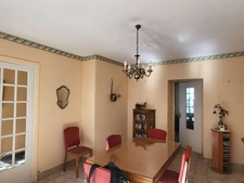 Exclusivité ! Maison de ville en pierre à RENOVER, environ 143 m2, très bien placée à Lannion, jardin clos et box de garage