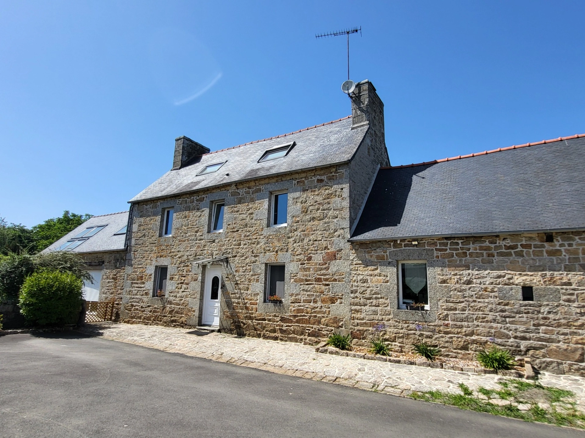 Maison 10 pièces 170 m² · à Pluzunet · 170 m² · 439 000 €