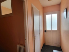 Exclusivité ! Maison de ville en pierre à RENOVER, environ 143 m2, très bien placée à Lannion, jardin clos et box de garage