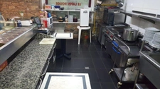 Fonds de commerce à GUINGAMP - Côtes d'Armor (22) - Bar Brasserie Sandwicherie Jeux, emplacement N°1 en entrée de ville - CA 2024 de  440k€