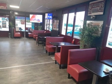 Fonds de commerce à GUINGAMP - Côtes d'Armor (22) - Bar Brasserie Sandwicherie Jeux, emplacement N°1 en entrée de ville - CA 2024 de  440k€
