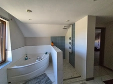 🏡 À VENDRE À NORDHEIM – UNE MAISON PLEINE DE CHARME, D’ESPACE ET DE POSSIBILITÉS ! Une belle maison individuelle avec beaucoup de charme et de belles possibilités À Nordheim.