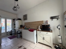 MAISON VENDUE LOUEE, 2 CHAMBRES, BUREAU, JARDIN
