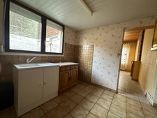 MAISON A RENOVER, GARAGE, JARDIN.