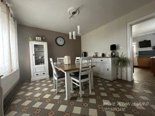 MAISON 1930, 3 CHAMBRES, 2 SALLES DE BAIN, JARDIN