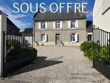 MAISON DE CARACTERE, BEAUX VOLUMES, GARAGES, CAVE, JARDIN