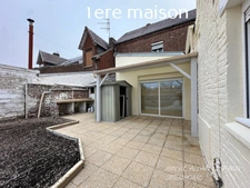 2 MAISONS. L'UNE RENOVEE, L'AUTRE A RENOVER