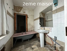 2 MAISONS. L'UNE RENOVEE, L'AUTRE A RENOVER