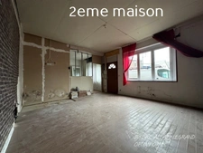 2 MAISONS. L'UNE RENOVEE, L'AUTRE A RENOVER