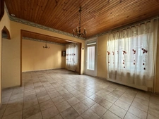 MAISON A RENOVER, GARAGE, JARDIN.