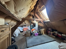 MAISON DE CARACTERE, BEAUX VOLUMES, GARAGES, CAVE, JARDIN