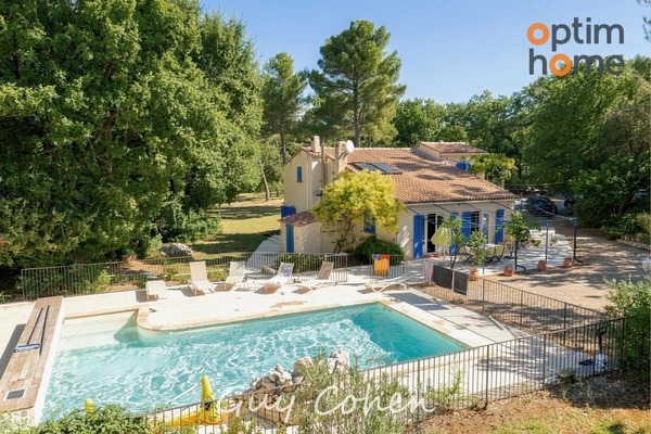 Belle propriété de 184 m2 sur 6300 m2 piscine proche Aix-en-Provence