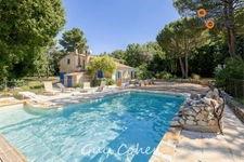 Belle propriété de 184 m2 sur 6300 m2 piscine proche Aix-en-Provence