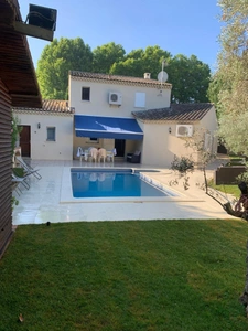 BELLE VILLA DE 160 m2 avec piscine proche du centre