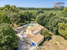 Belle propriété de 184 m2 sur 6300 m2 piscine proche Aix-en-Provence