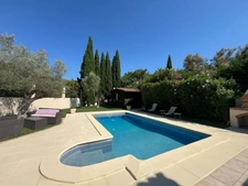 BELLE VILLA DE 160 m2 avec piscine proche du centre