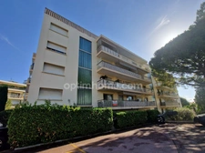 Charmant studio avec terrasse et piscine dans résidence prisée