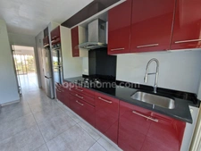 Appartement 2 pièces de 57 m² traversant avec terrasses dans résidence avec piscine
