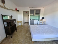 Charmant studio avec terrasse et piscine dans résidence prisée