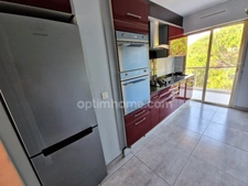 Appartement 2 pièces de 57 m² traversant avec terrasses dans résidence avec piscine