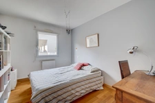 Guilhemery, grand T4 de 127m² avec terrasse, garage, pkg et piscine dans une petite copropriété