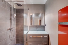 Guilhemery, grand T4 de 127m² avec terrasse, garage, pkg et piscine dans une petite copropriété