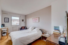 Guilhemery, grand T4 de 127m² avec terrasse, garage, pkg et piscine dans une petite copropriété