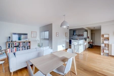 Guilhemery, grand T4 de 127m² avec terrasse, garage, pkg et piscine dans une petite copropriété