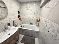 Appartement 5 pièces / 3 chambres, 2ème étage - 102 m2 - Cave et Place de Parking - 212 000 € FAI