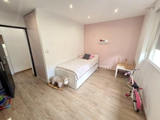 Appartement 5 pièces / 3 chambres, 2ème étage - 102 m2 - Cave et Place de Parking - 212 000 € FAI