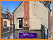 2 LOGEMENTS ET UN TERRAIN AVEC 2 BATIMENTS