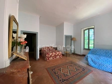 Dpt Gard (30), à vendre dans le Gard, propriété viticole en AOP Côtes du Rhône sur 25 hectares avec Château du XVème siècle.