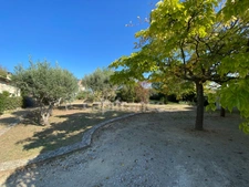 For sale – Property with panoramic view and stone outbuilding, 5 minutes from Uzès