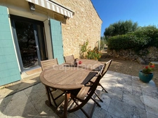 For sale – Property with panoramic view and stone outbuilding, 5 minutes from Uzès