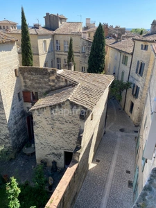 Appartement à vendre 6 pièces UZES (30) Centre Historique- Duplex de 102 m² avec terrasse et vue