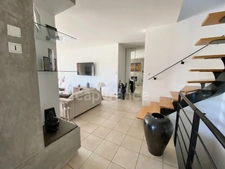UZES (30) Beautiful house of 200 m2 with 5 bedrooms, swimming-pool, pool-house and view