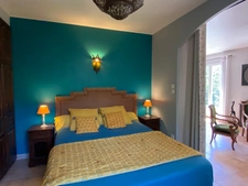 House for sale with 10 rooms near UZES (30) on land of 2,800 m2