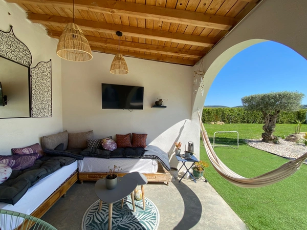 Maison à vendre proche d'UZES (30) Superbe villa contemporaine de plain-pied avec piscine, 5 chambres 