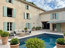 Á UZES (30) Propriété d’Exception à Deux Pas de la Place aux Herbes