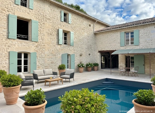 Á UZES (30) Propriété d’Exception à Deux Pas de la Place aux Herbes