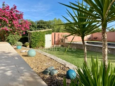 UZES (30) Beautiful house of 200 m2 with 5 bedrooms, swimming-pool, pool-house and view