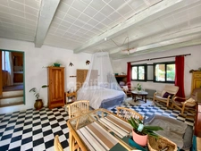 For sale – Property with panoramic view and stone outbuilding, 5 minutes from Uzès