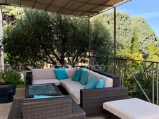 UZES (30) Beautiful house of 200 m2 with 5 bedrooms, swimming-pool, pool-house and view