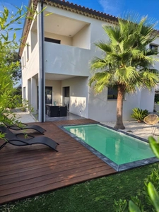 SAINT MAXIMIN (30) - Maison contemporaine 188 m2 avec de beaux volumes - 5 chambres - Piscine