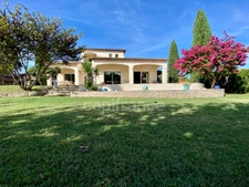 À UZES (30) Splendide maison avec vue de 200 m2 avec 5 chambres, piscine, pool-house. Au calme !