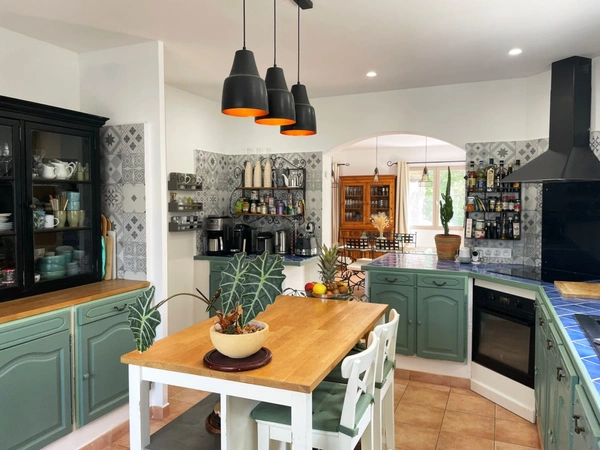 Maison à vendre 10 pièces proche de UZES (30) sur un terrain de 2 800 m2